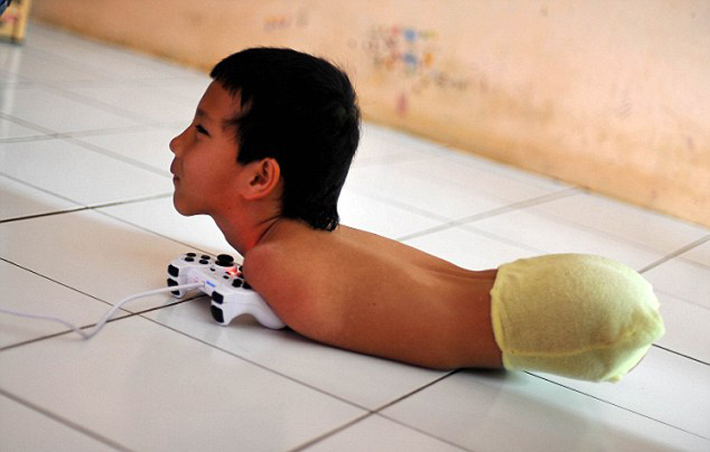 �DƬĬ�J���}