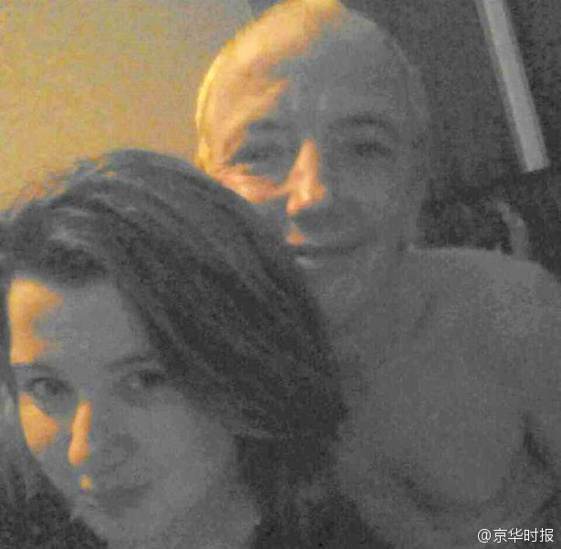 ���ӏ����H��Ů����ι�䶾Ʒ ����12��O��(�D)