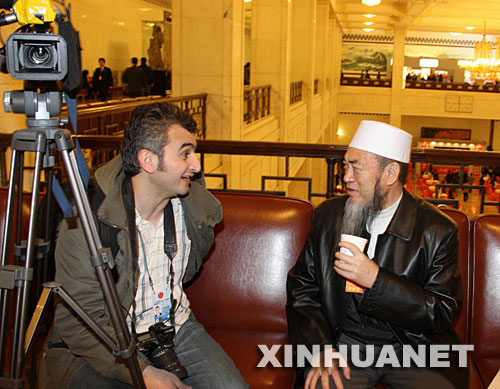 3��5�գ���ʮһ��ȫ��(gu��)����������(hu��)��һ�Ε�(hu��)�h�ڱ���������(hu��)���_(k��i)Ļ���@����ϯ�_(k��i)Ļ��(hu��)��ȫ��(gu��)���f(xi��)ί�T�R�_(k��i)�t�����壩����������������ͨӍ��ӛ�ߚW˹�����L�� ���A��ӛ�ߏ����x �z