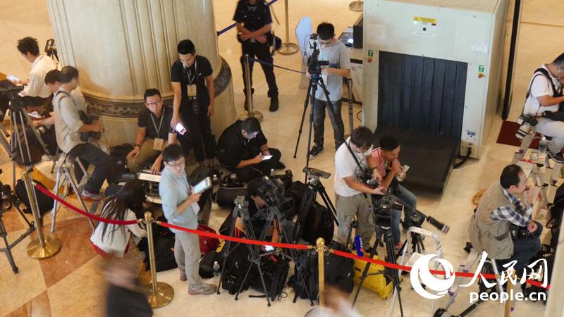 中外媒體聚焦“習馬會” 各顯神通(圖) 中外媒體聚焦“習馬會” 各顯神通(圖)