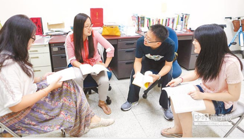 �_ý�������ż��ǰ��Ů���_��W���y���I�x�_