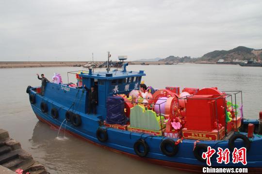 2��3�գ����³��ߣ������Rβ�^���R���l�Hٛ�͵�45�M�����ڸ����B���S᪌��_�a�^�b�����\���R�棬�c�R��ʮ��á����Rͬ���[Ԫ���������S�վ� �z