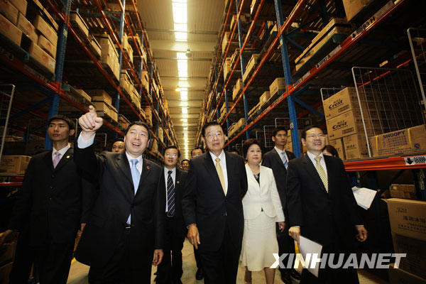 4��28�գ���������ǰ���������ڴ�(r��n)�l(f��)��˾�K���������ą��^����(d��ng)�գ����_(t��i)�����{���������(hu��)�����L(zh��ng)���������I(l��ng)�ąf(xi��)�̴���F(tu��n)���L�K�ݲ����_(t��i)����I(y��)��