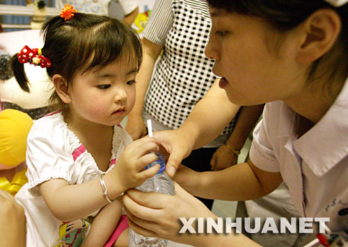  5��31�������Kʡ�����tԺ���oʿ�ڐ��Ĳ���ι��ܰܲ��ˮ�����հ������Ĵ�����ą^С���T��ܰܲ�����Ͼ����M�뽭�Kʡ�����tԺ�������w�������Ŀ����ί������鰲�b��֫���ʂ��� 5��14�����ڵ������Ĵ������h���������ڿ��������µ�3�qСŮ����ܰܲ�������y��ĸ�����w���o���c���񿹠���40����С�r��@�ȡ����t��꠺���������P������Сܰܲ�����Ļ֏͠�r���á�